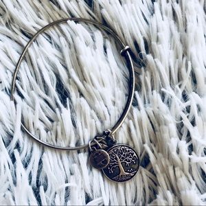 ⭐️Alex and Ani Tree of Life Bracelet⭐️
